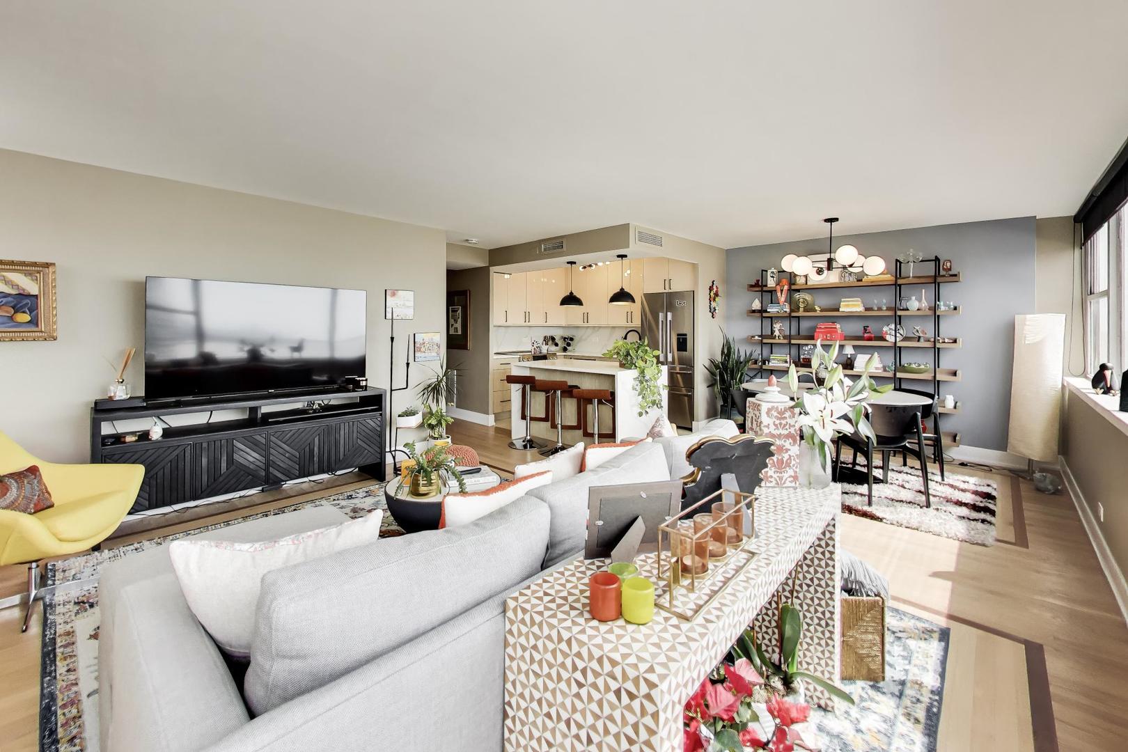 6301 N sheridan Road Unit: 8V