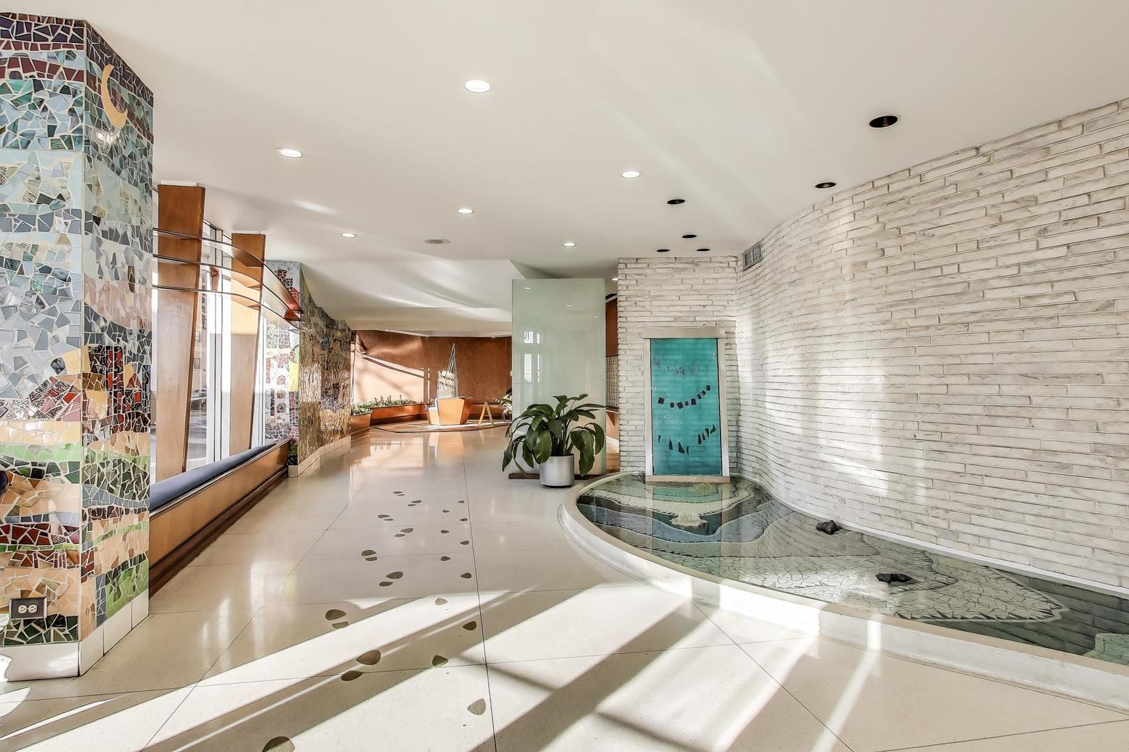 6301 N sheridan Road Unit: 8V