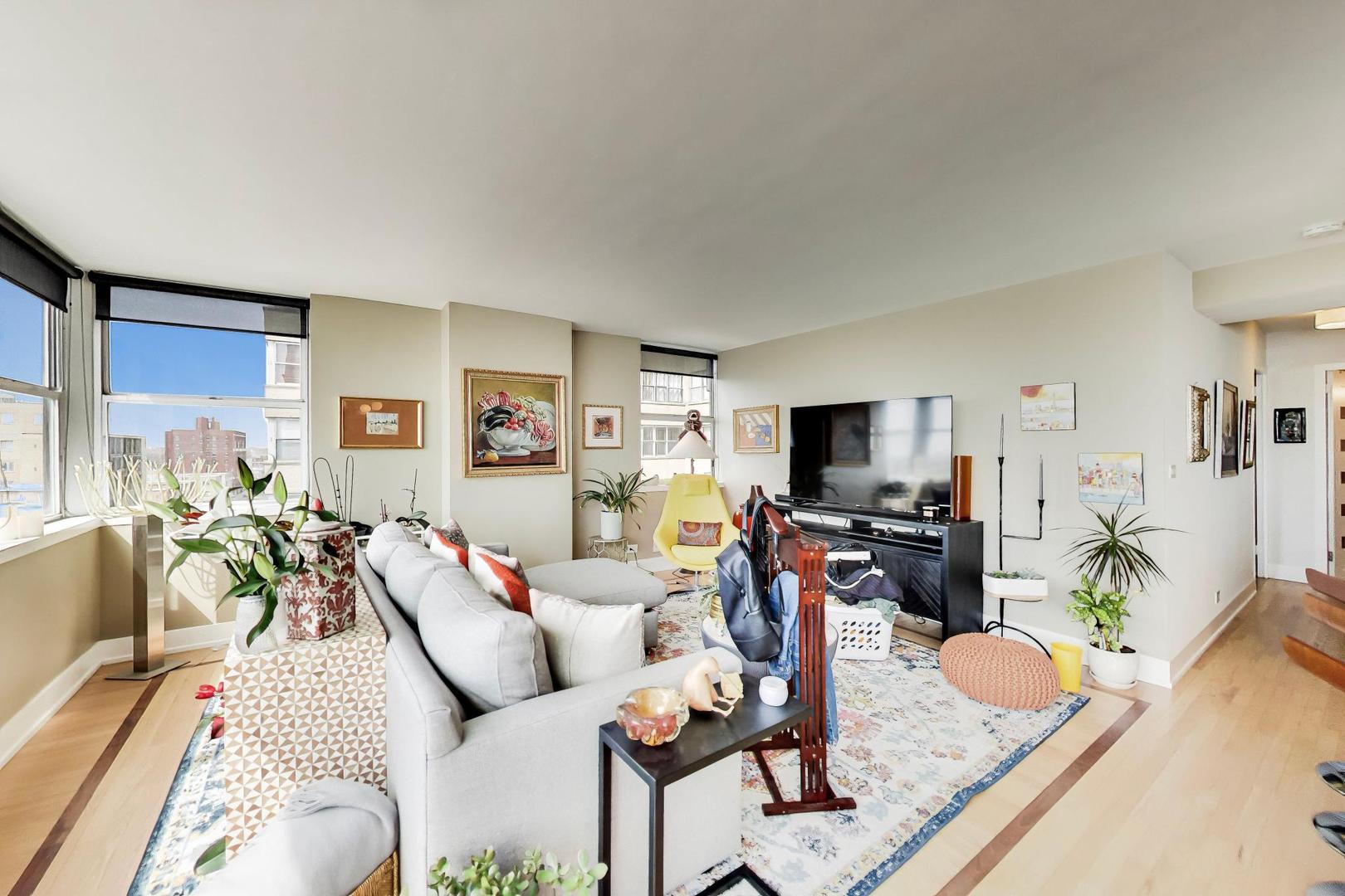 6301 N sheridan Road Unit: 8V