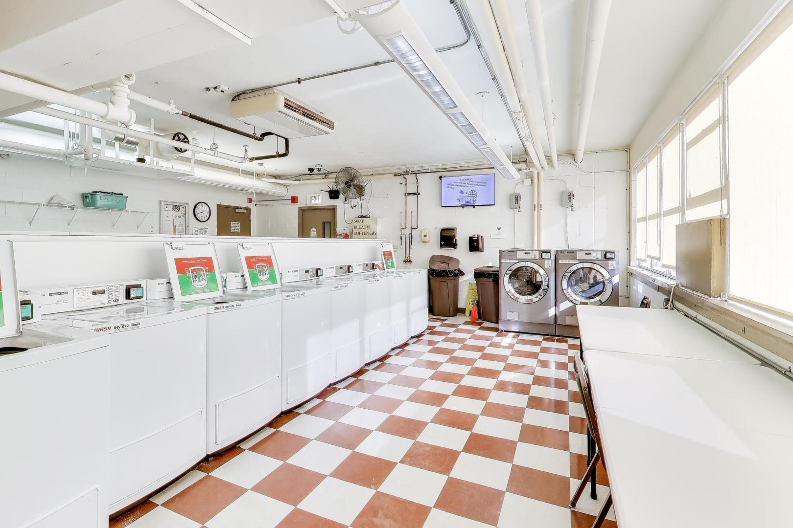 6301 N sheridan Road Unit: 8V