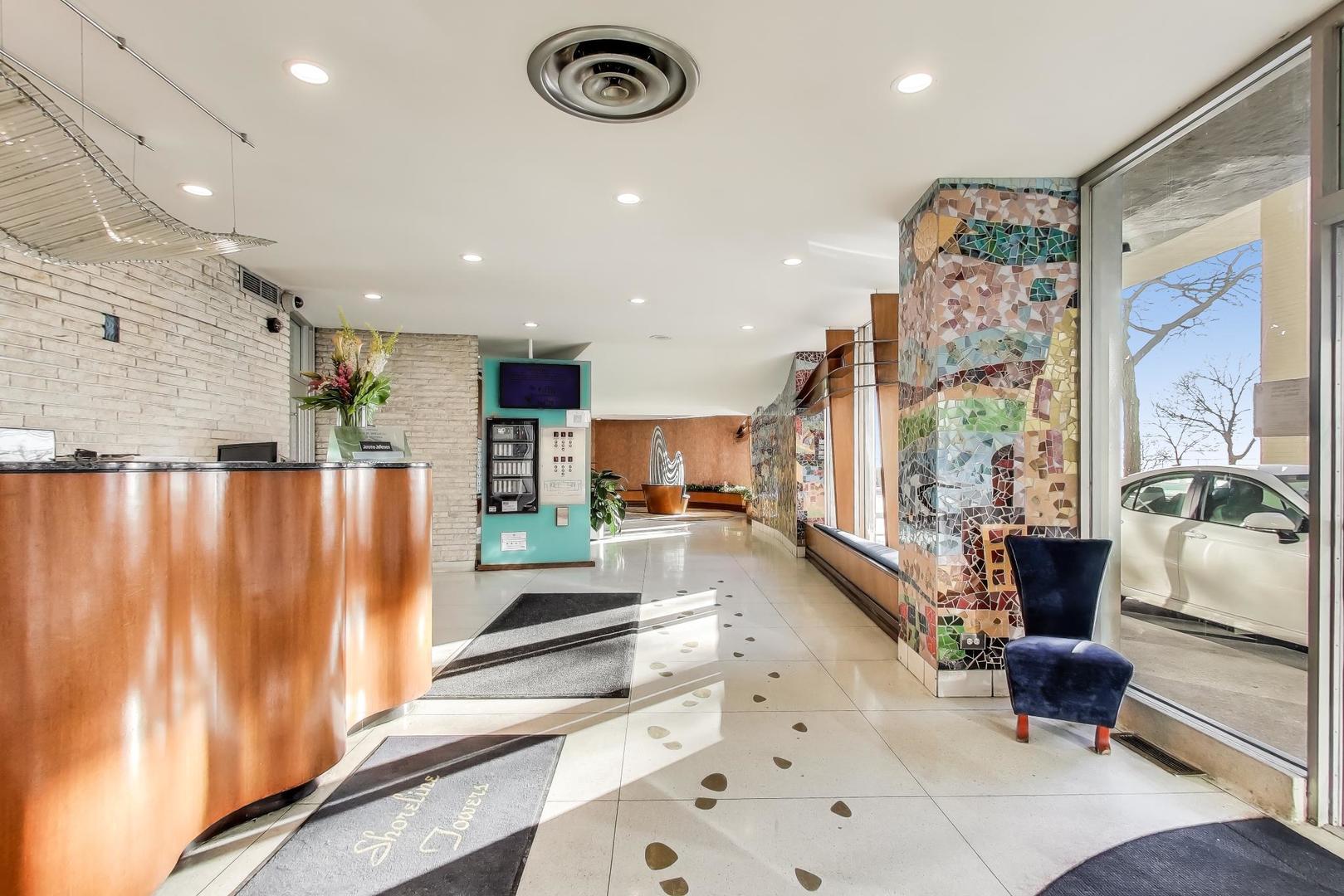 6301 N sheridan Road Unit: 8V