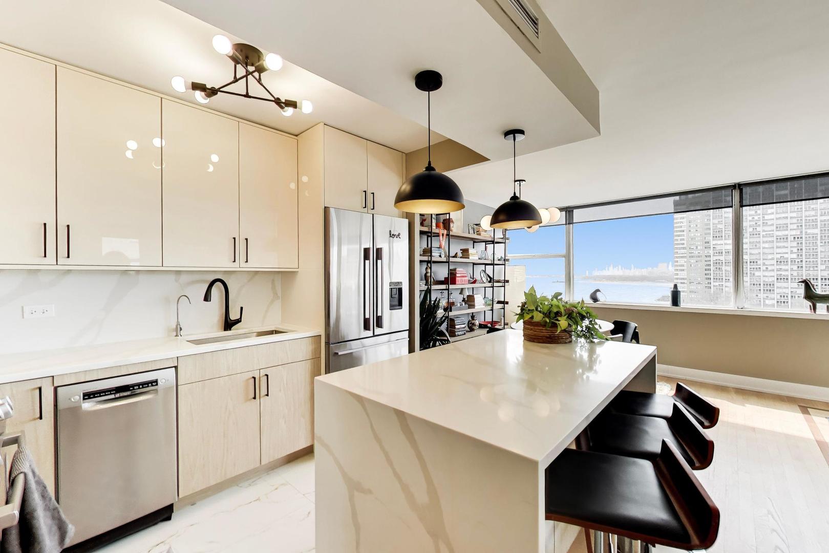 6301 N sheridan Road Unit: 8V