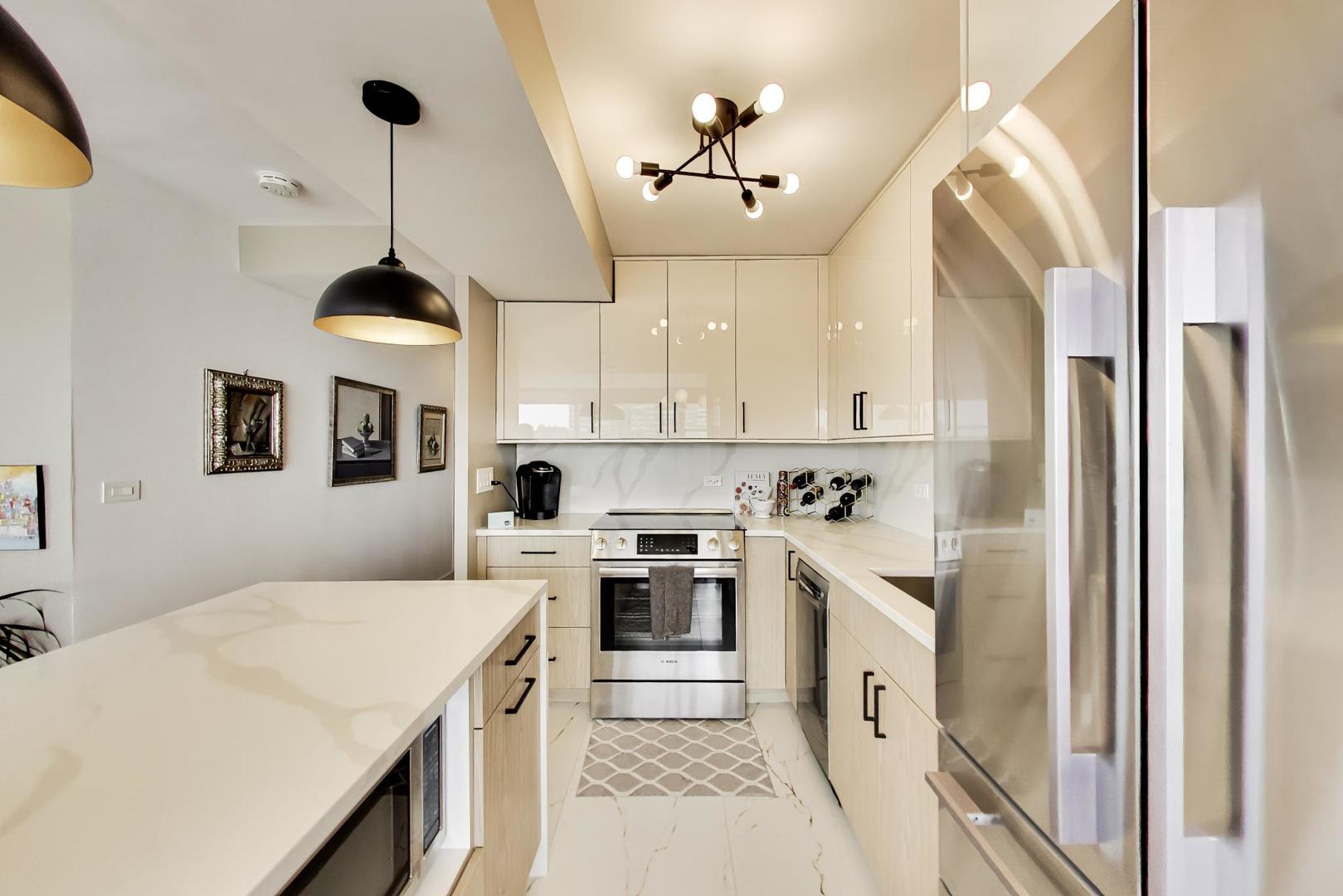 6301 N sheridan Road Unit: 8V