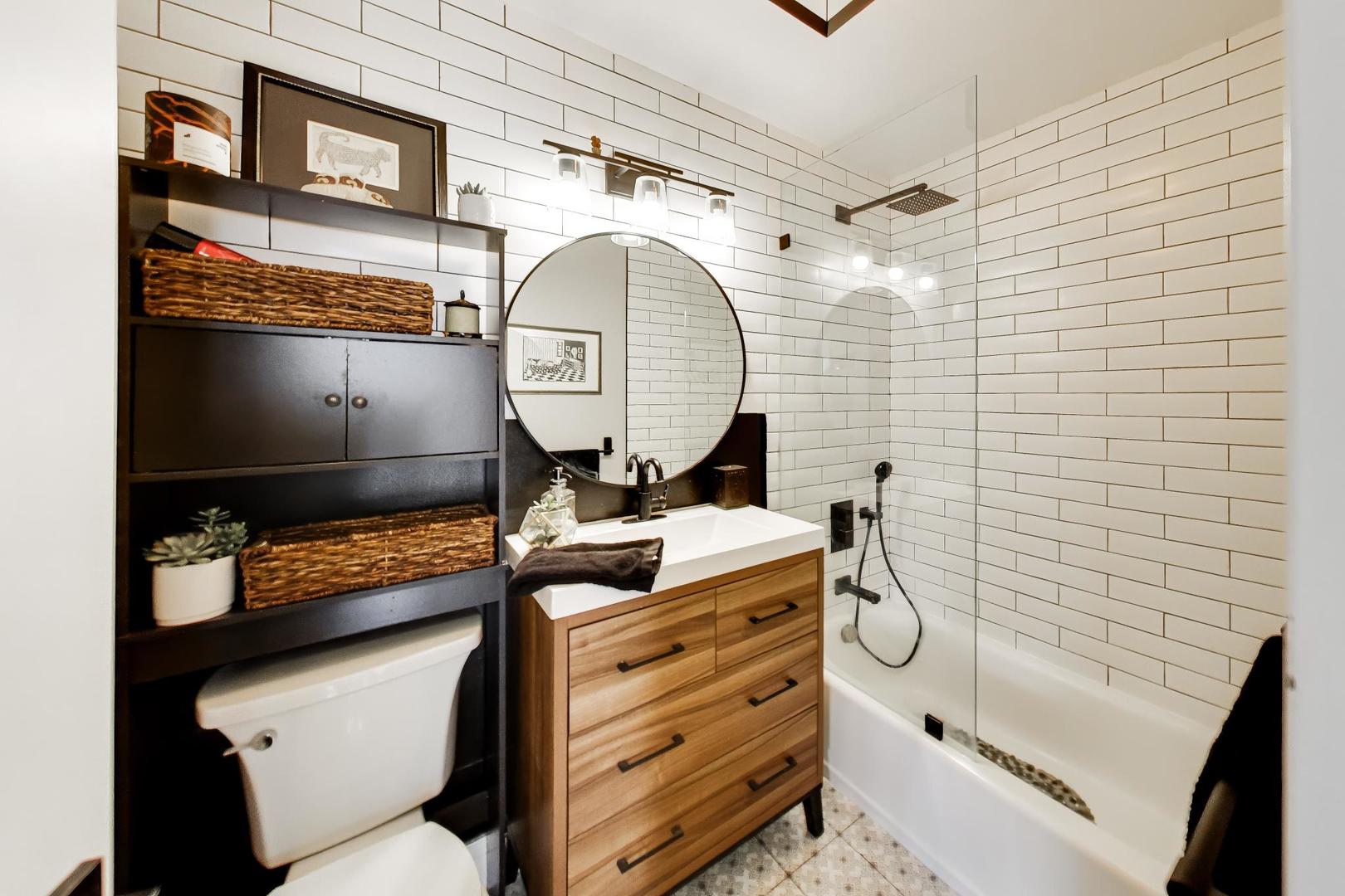 6301 N sheridan Road Unit: 8V