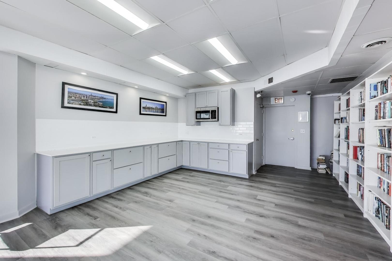 6301 N sheridan Road Unit: 8V