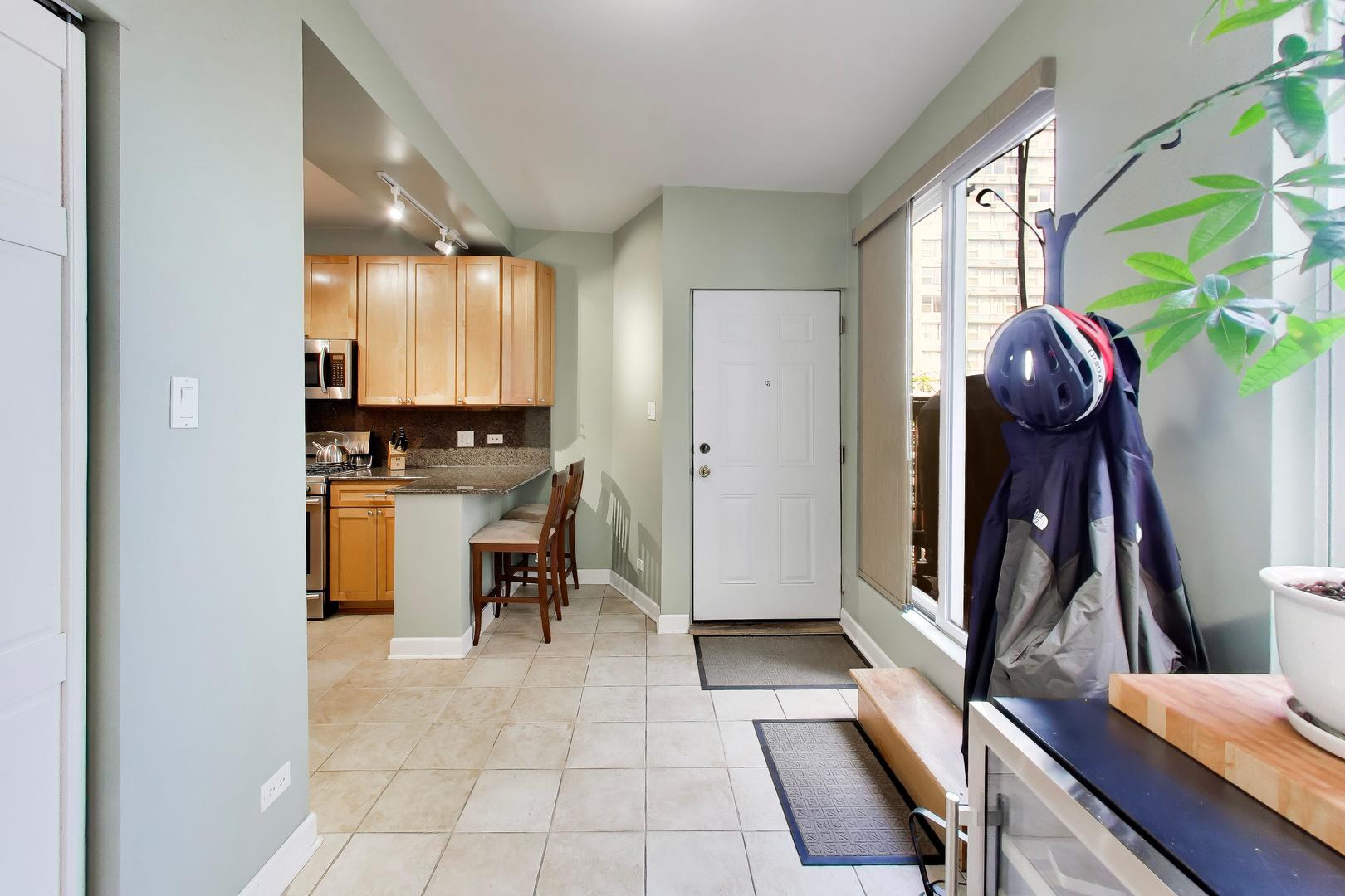 5637 N KENMORE Avenue Unit: 3