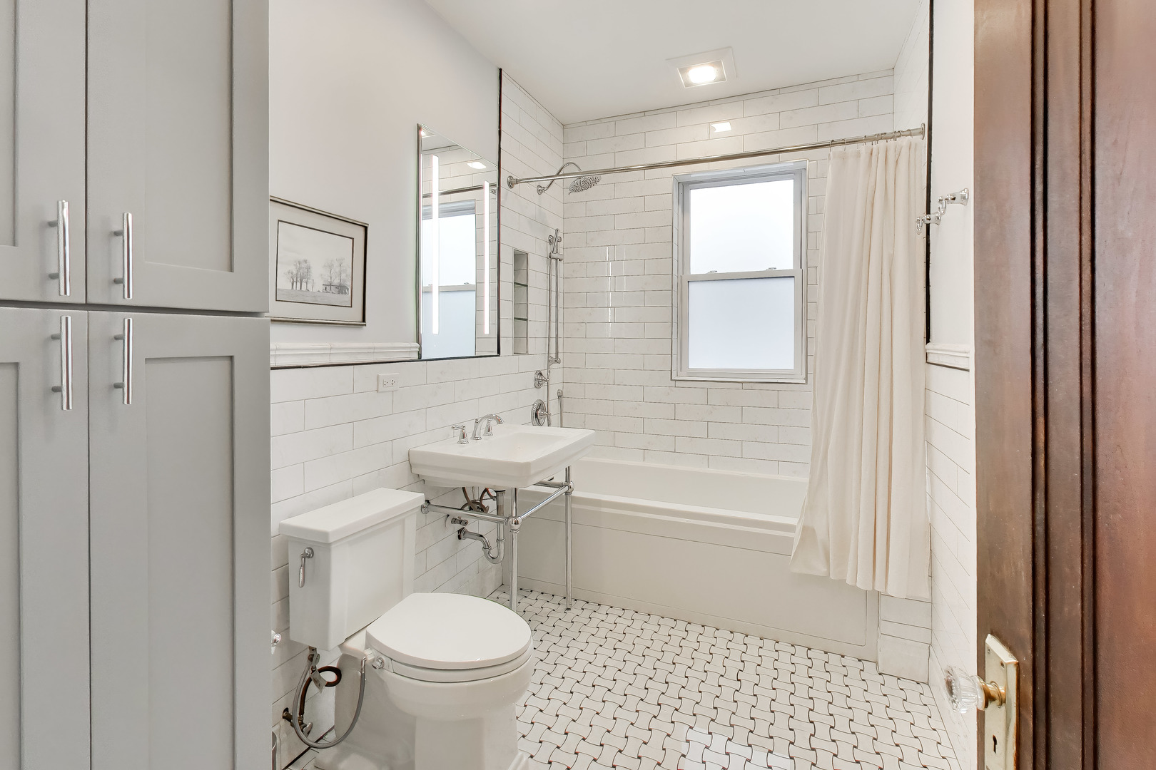 5637 N KENMORE Avenue Unit: 3