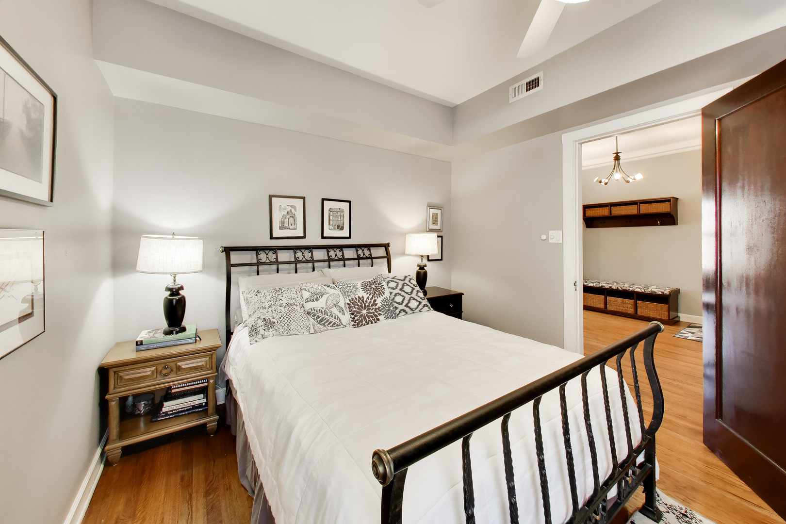 5637 N KENMORE Avenue Unit: 3