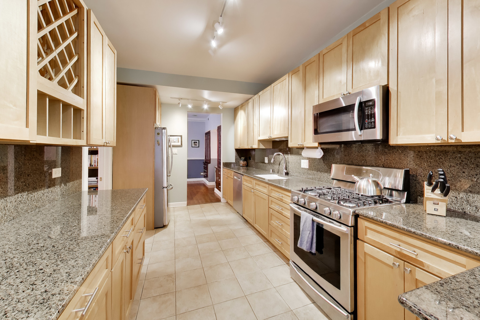 5637 N KENMORE Avenue Unit: 3