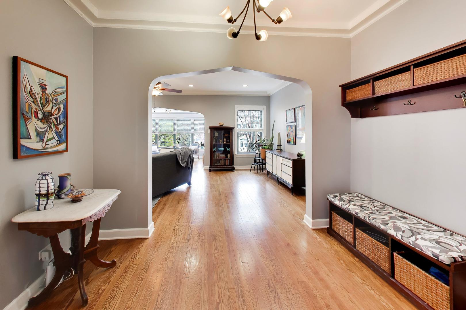 5637 N KENMORE Avenue Unit: 3