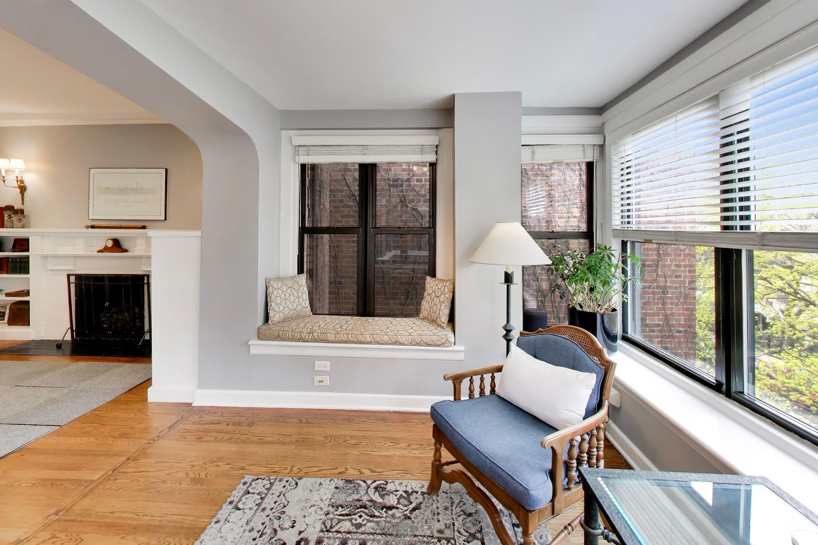 5637 N KENMORE Avenue Unit: 3