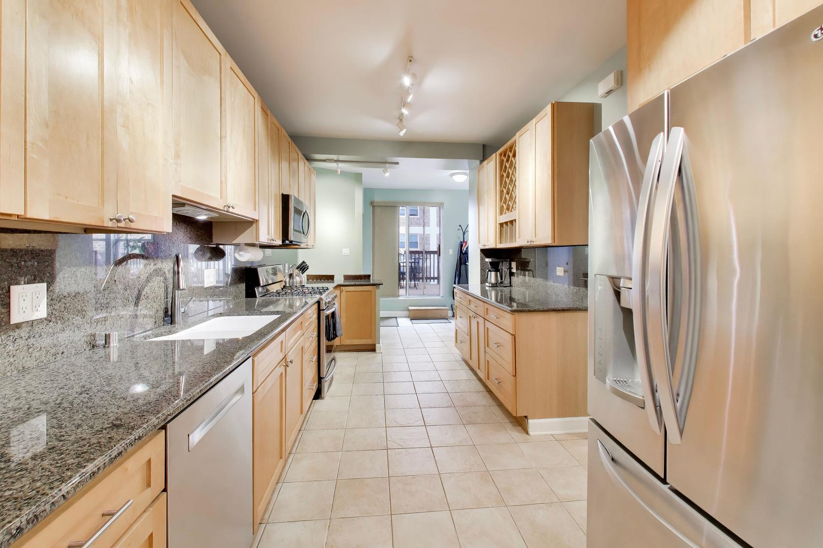 5637 N KENMORE Avenue Unit: 3