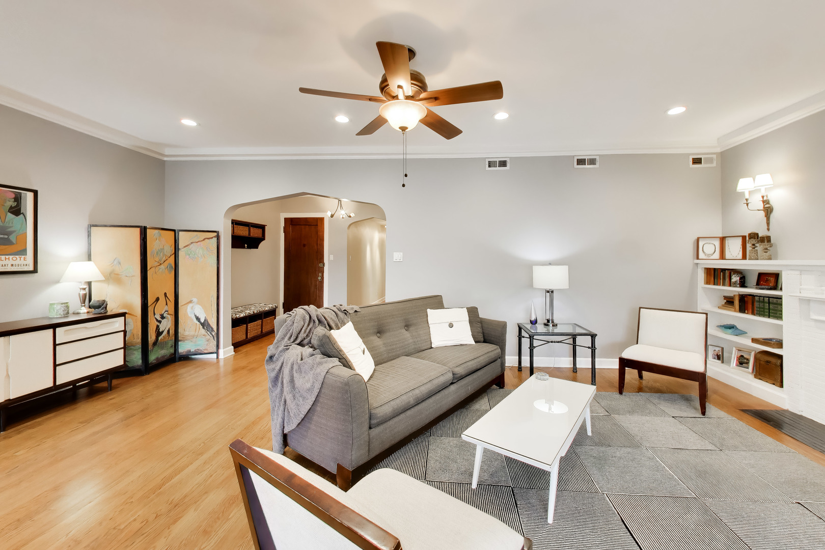 5637 N KENMORE Avenue Unit: 3