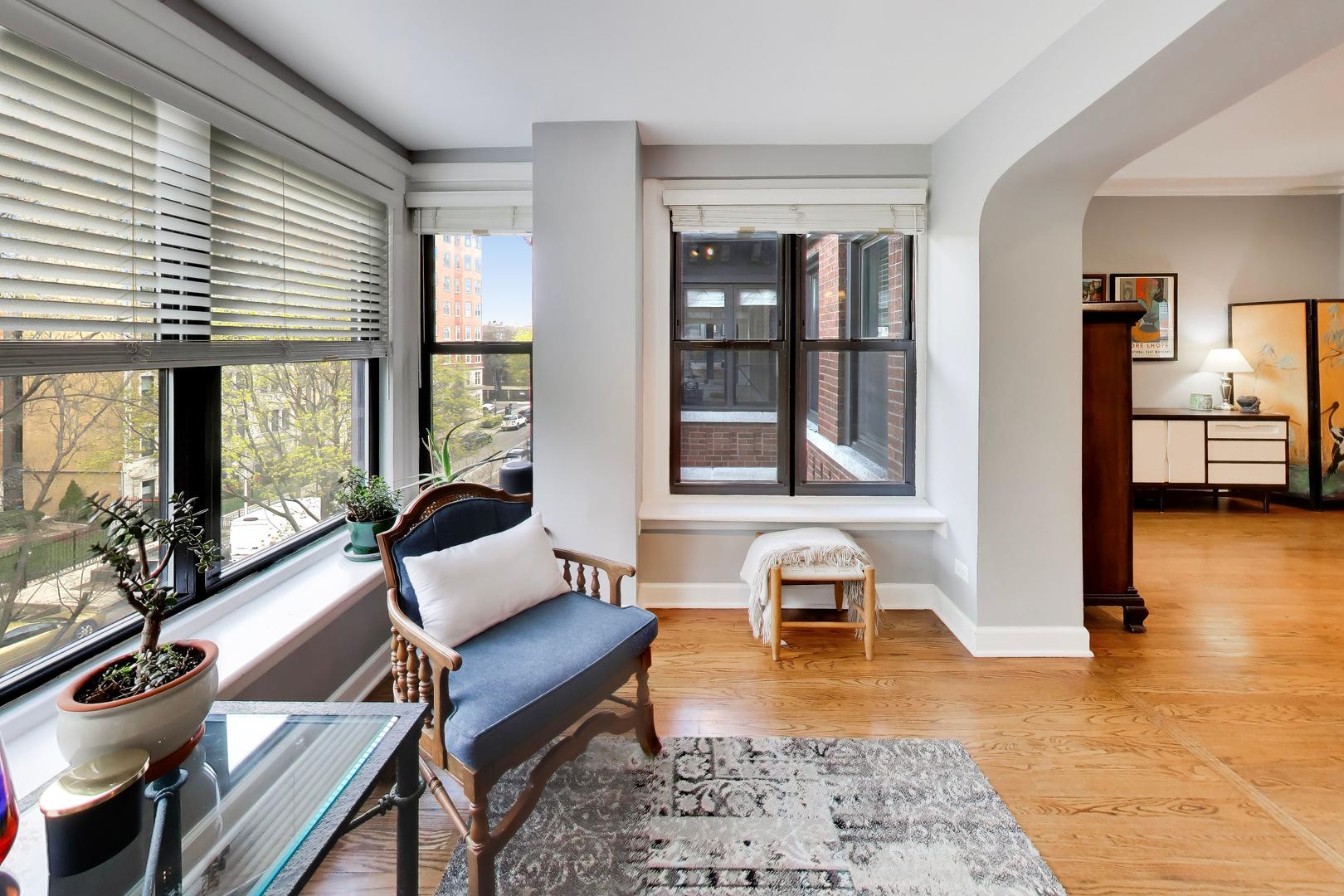 5637 N KENMORE Avenue Unit: 3