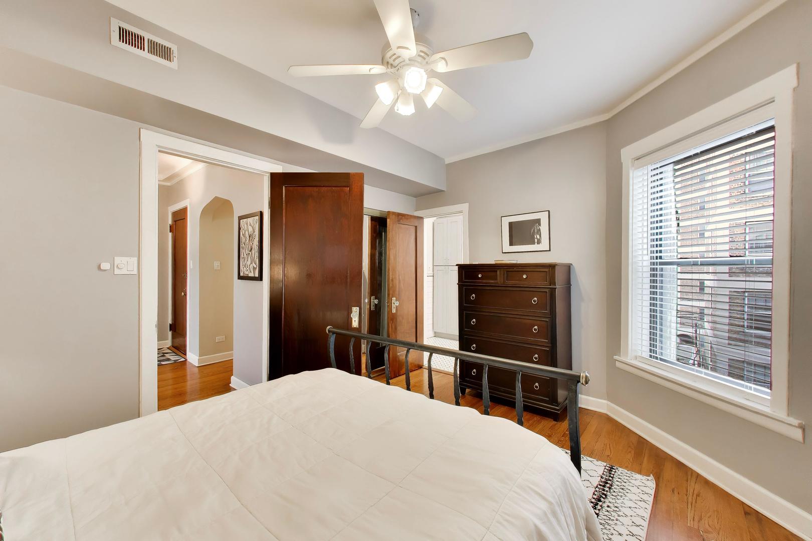 5637 N KENMORE Avenue Unit: 3