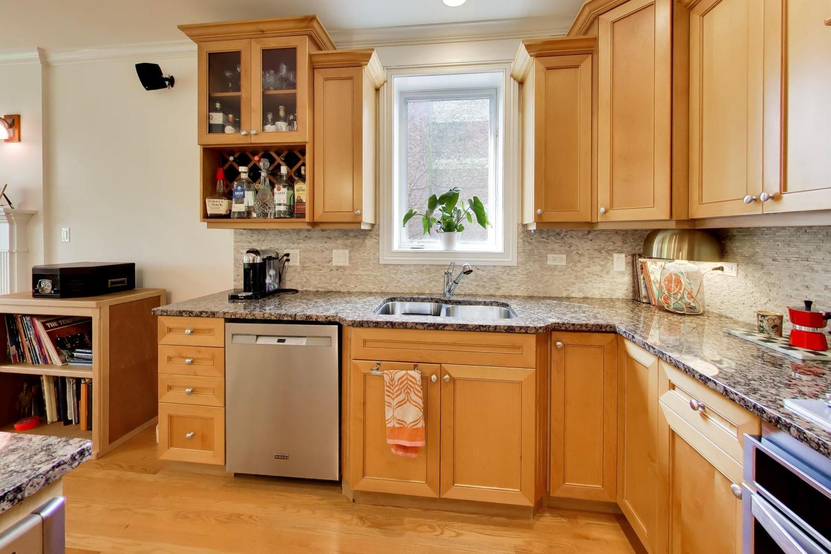 5526 N Winthrop Avenue Unit: 4S