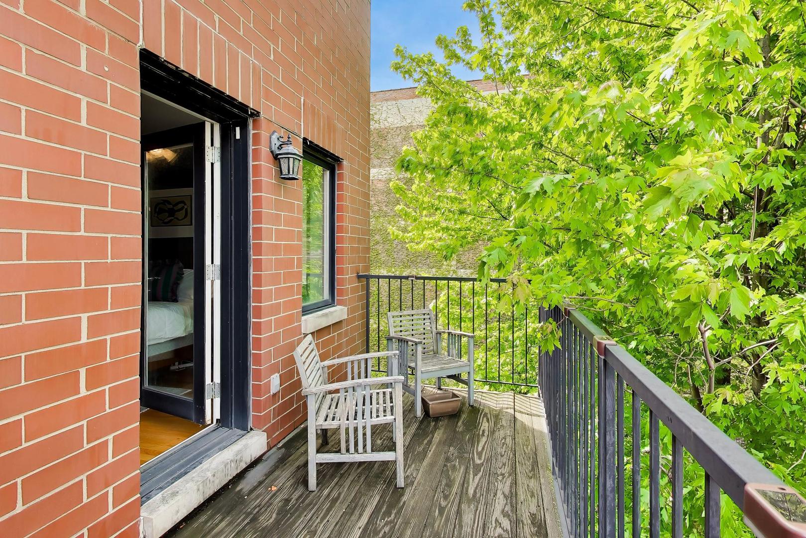 5526 N Winthrop Avenue Unit: 4S