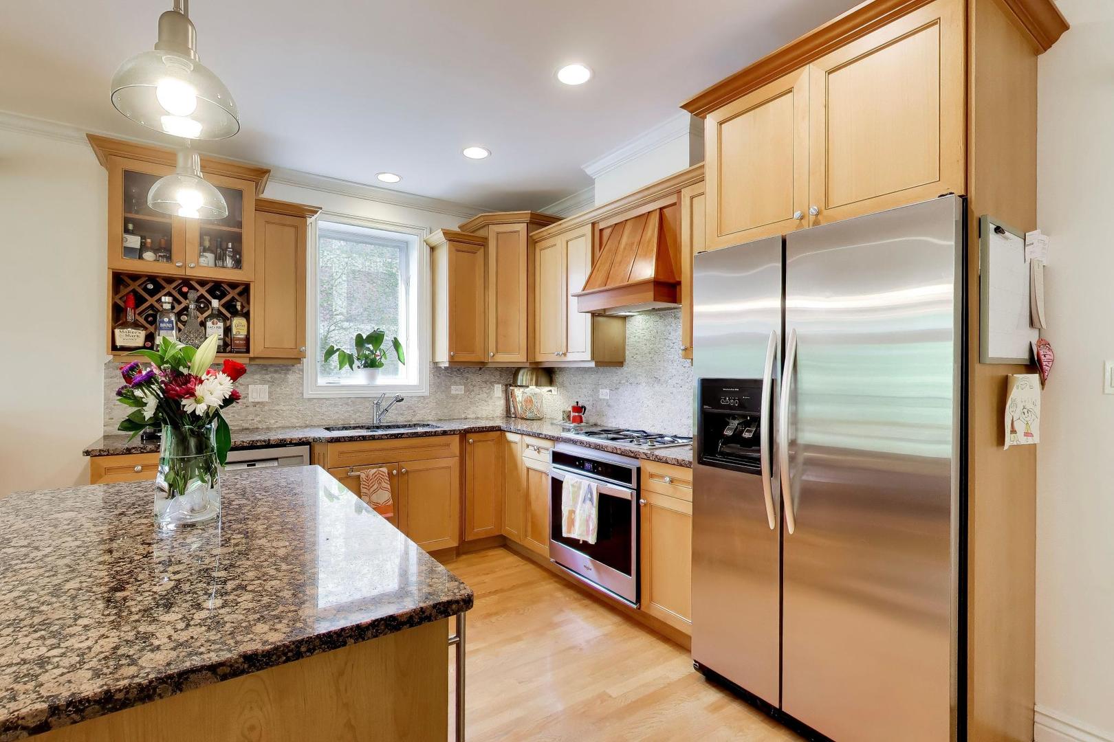5526 N Winthrop Avenue Unit: 4S