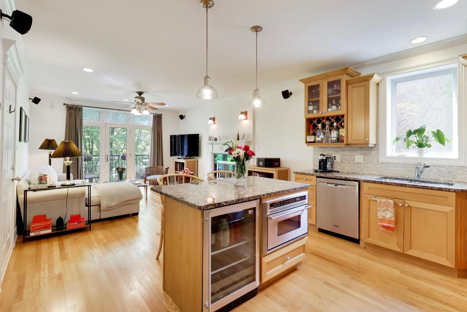 5526 N Winthrop Avenue Unit: 4S