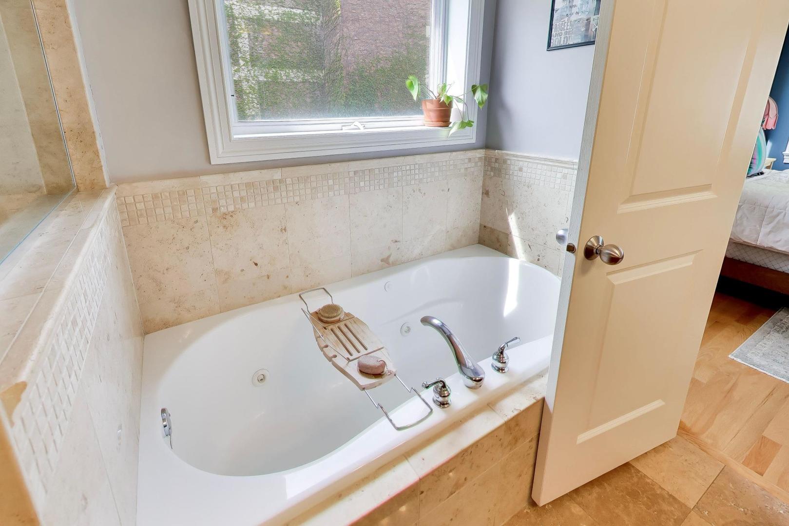5526 N Winthrop Avenue Unit: 4S