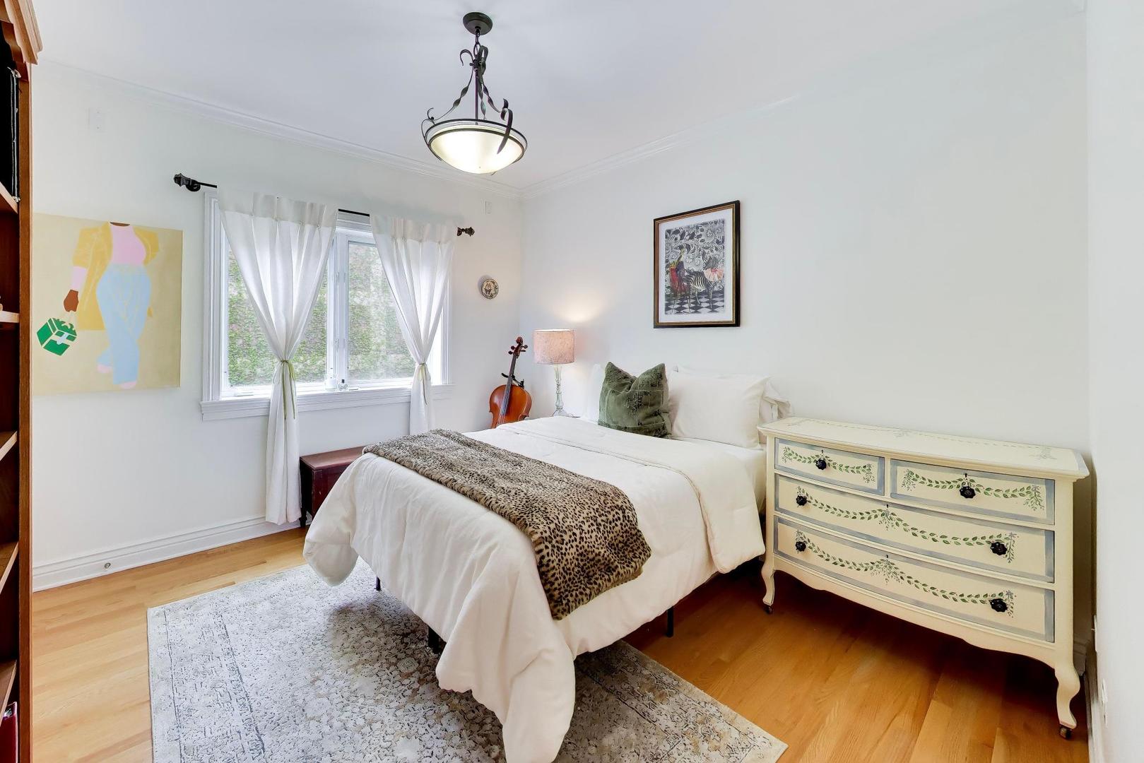 5526 N Winthrop Avenue Unit: 4S