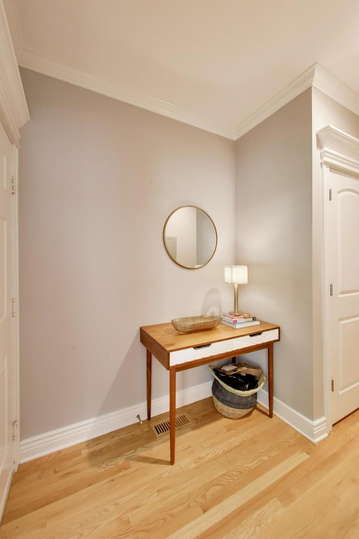 5526 N Winthrop Avenue Unit: 4S