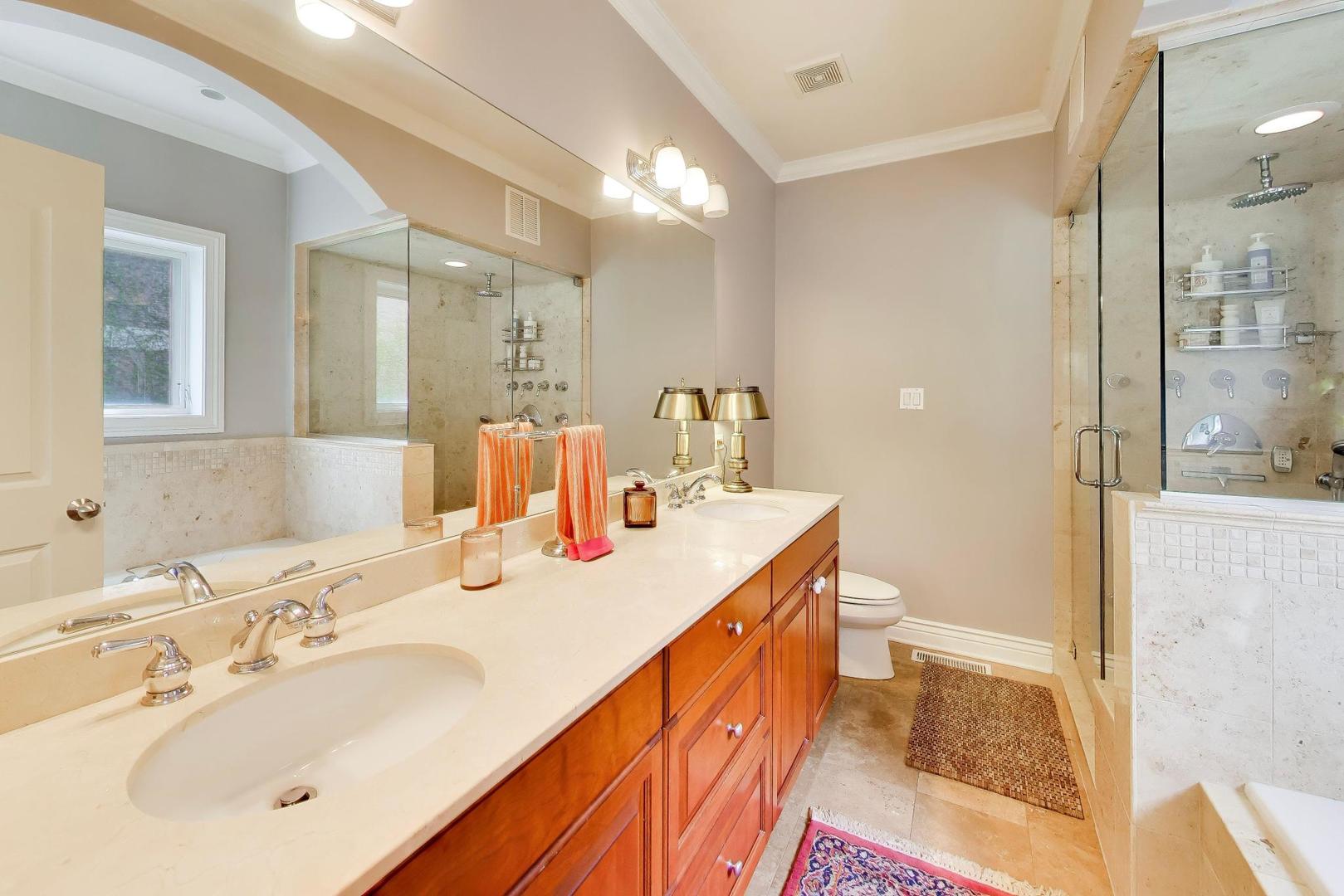 5526 N Winthrop Avenue Unit: 4S