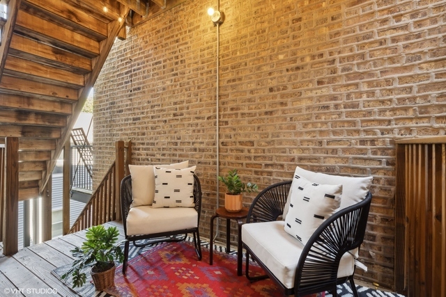 4901 N Leavitt Street Unit: B3