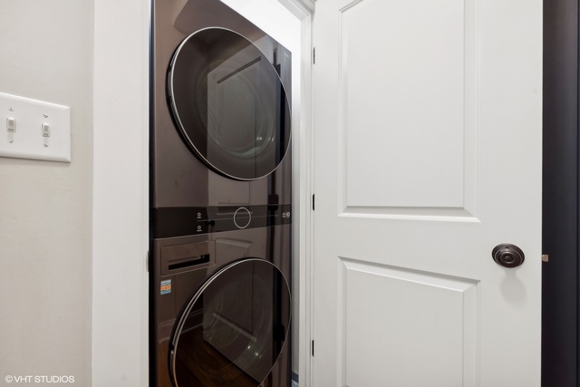 4901 N Leavitt Street Unit: B3
