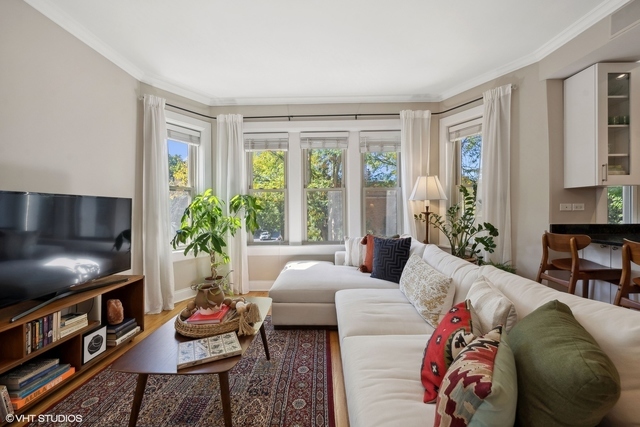 4901 N Leavitt Street Unit: B3