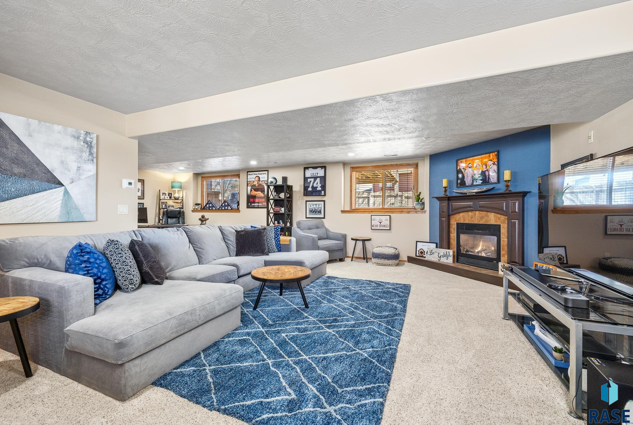 2220 S Villanova Ave