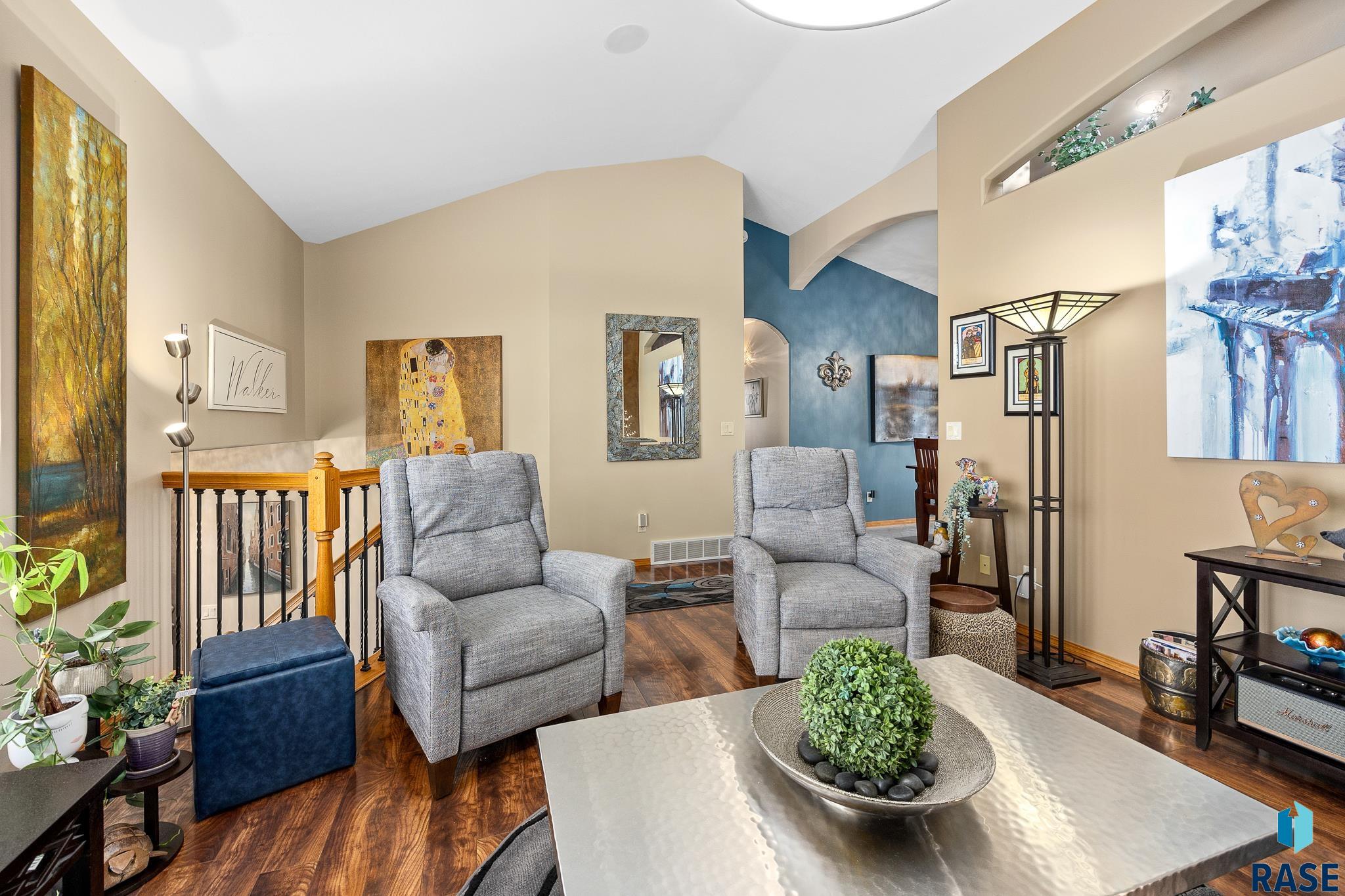 2220 S Villanova Ave