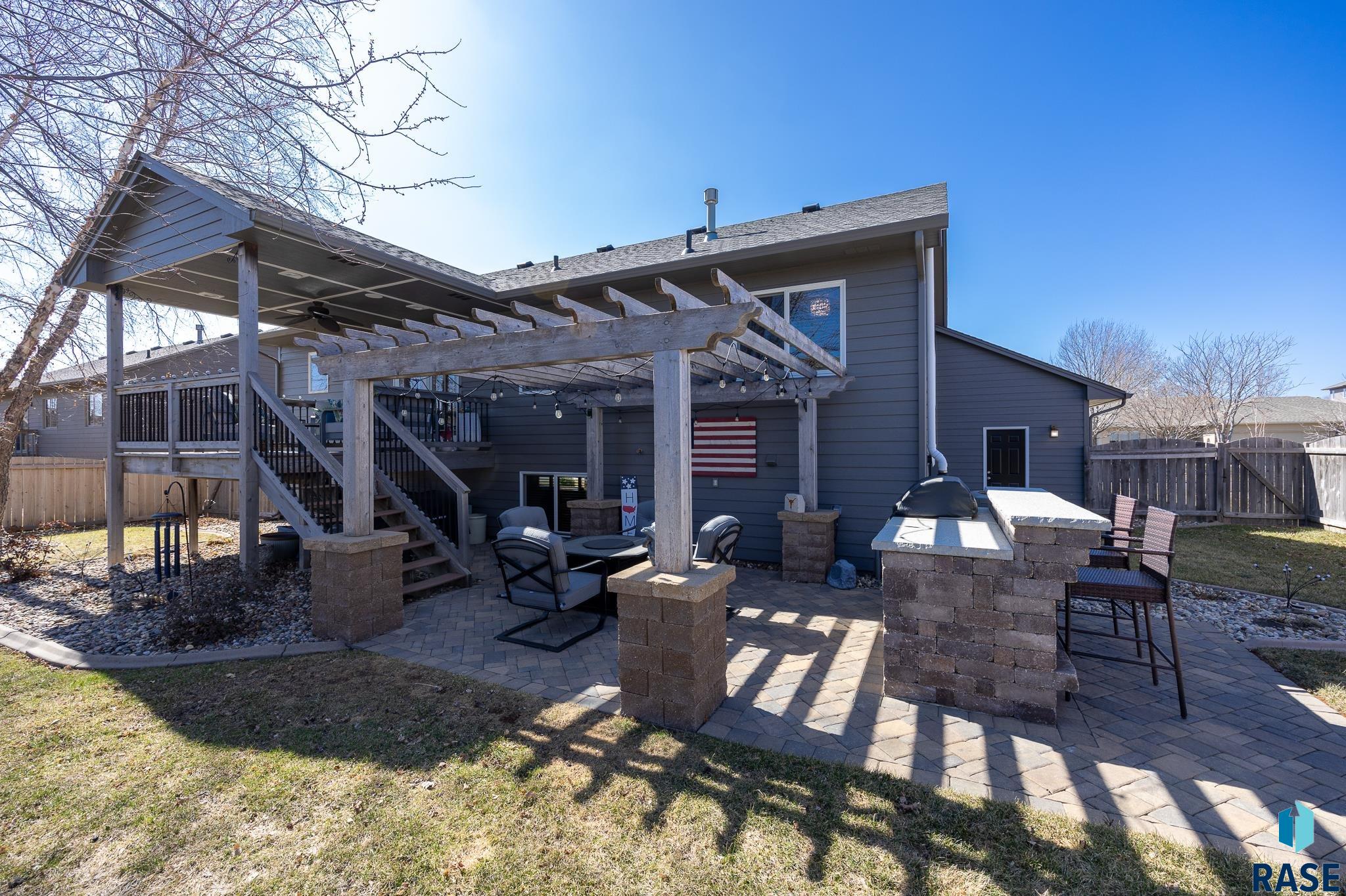2220 S Villanova Ave