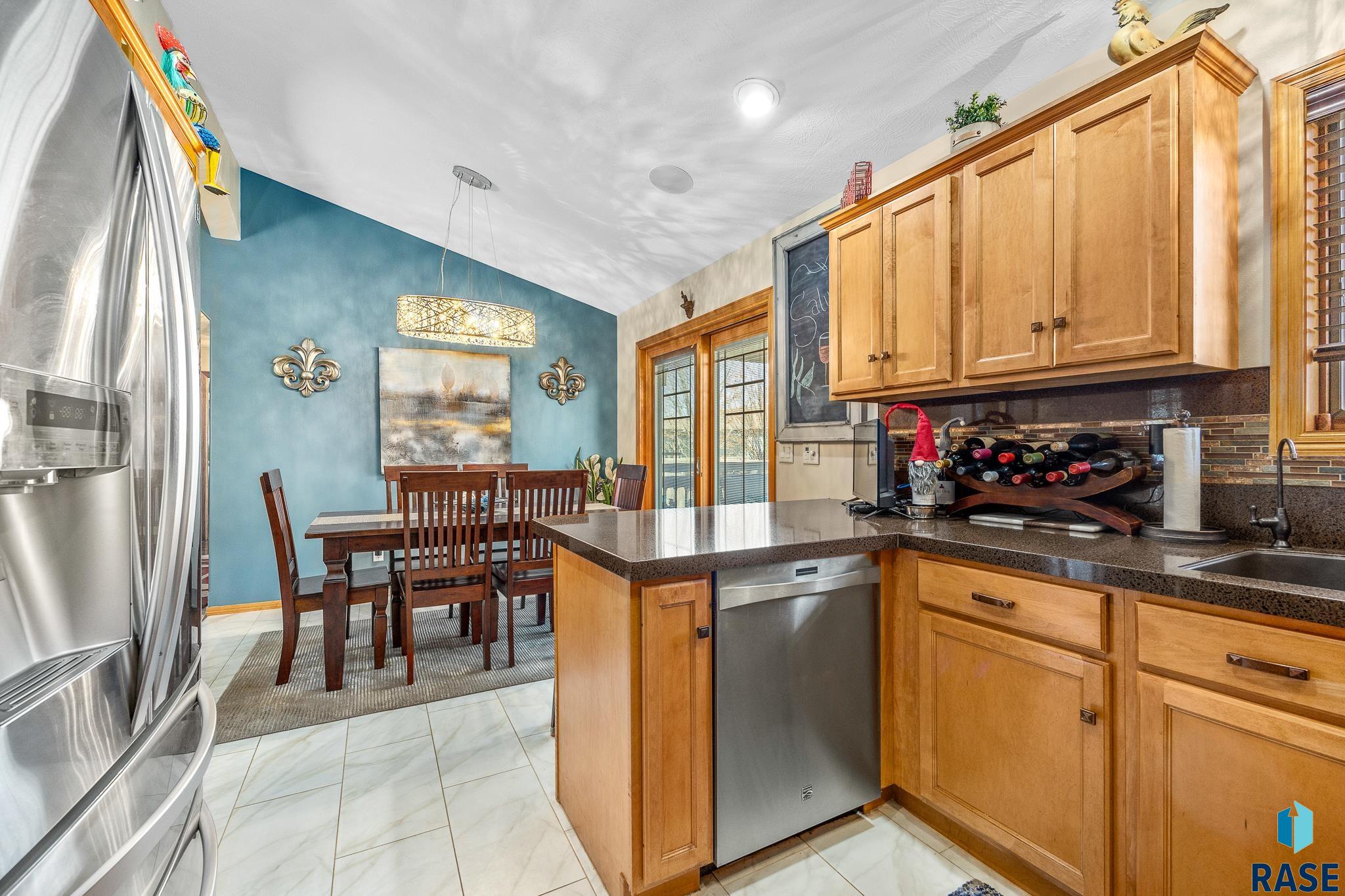 2220 S Villanova Ave