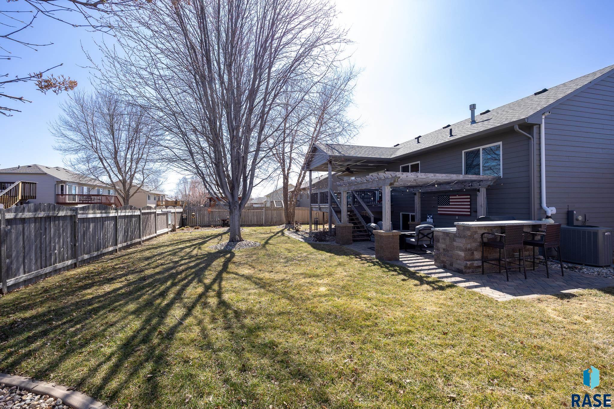2220 S Villanova Ave