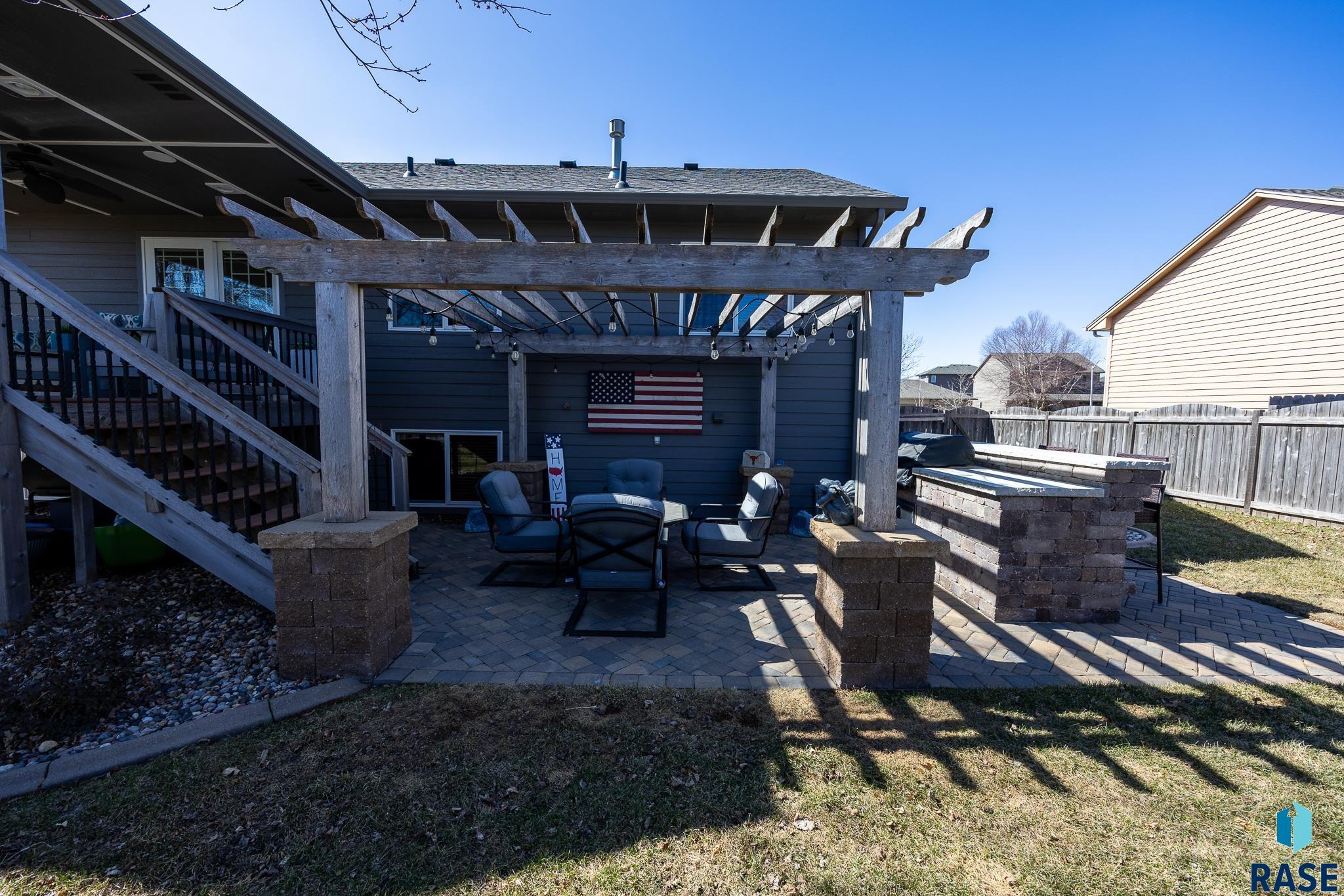 2220 S Villanova Ave