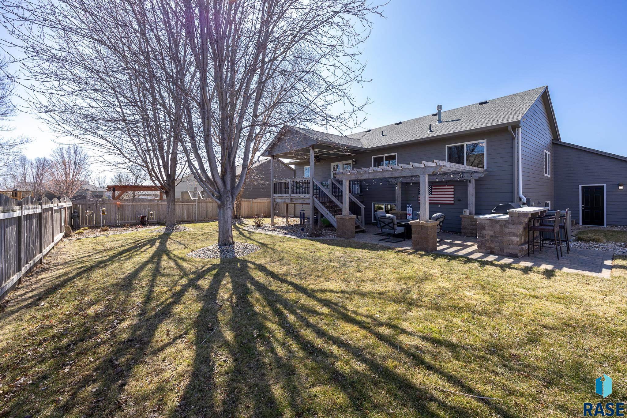 2220 S Villanova Ave