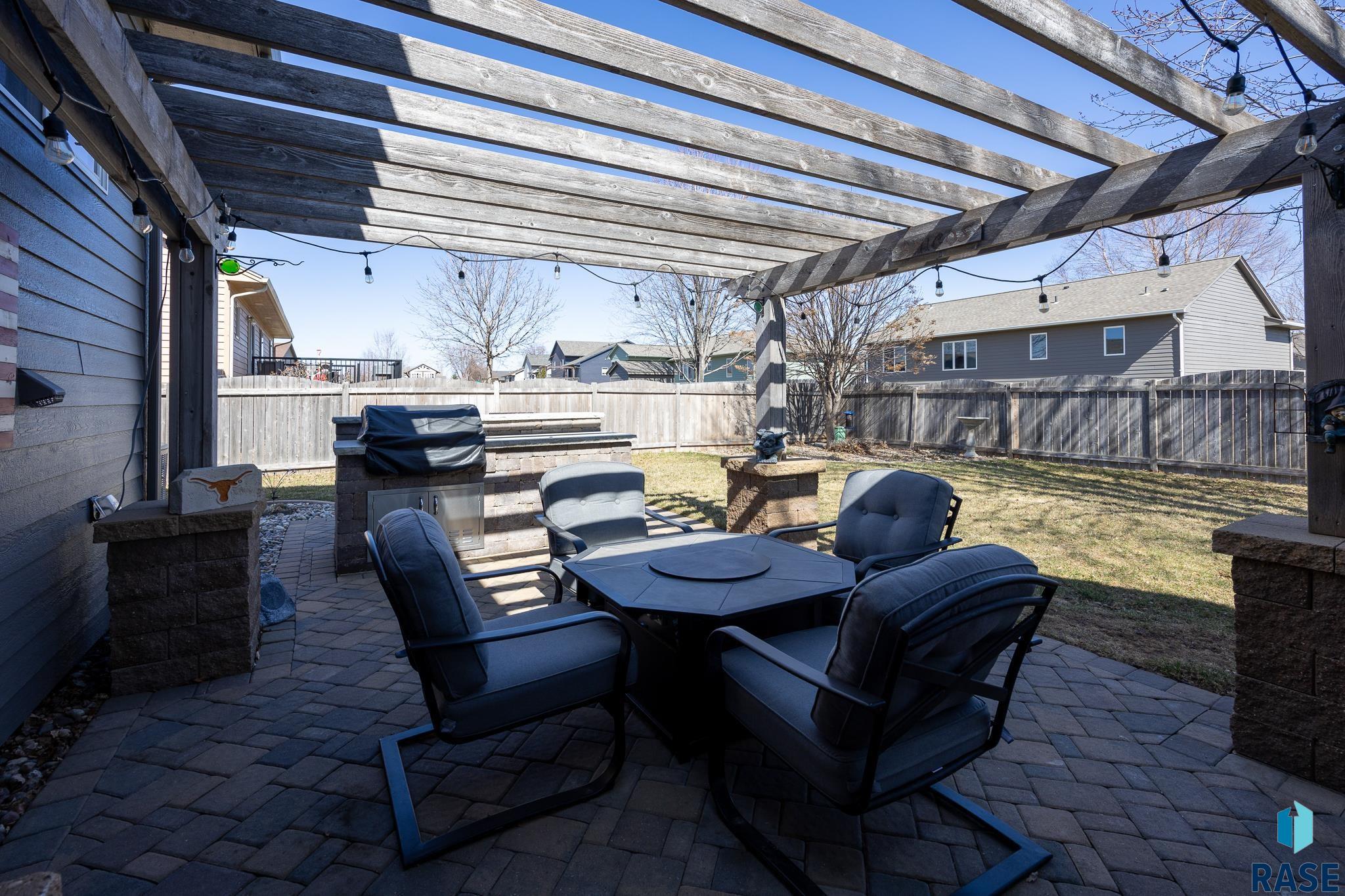 2220 S Villanova Ave