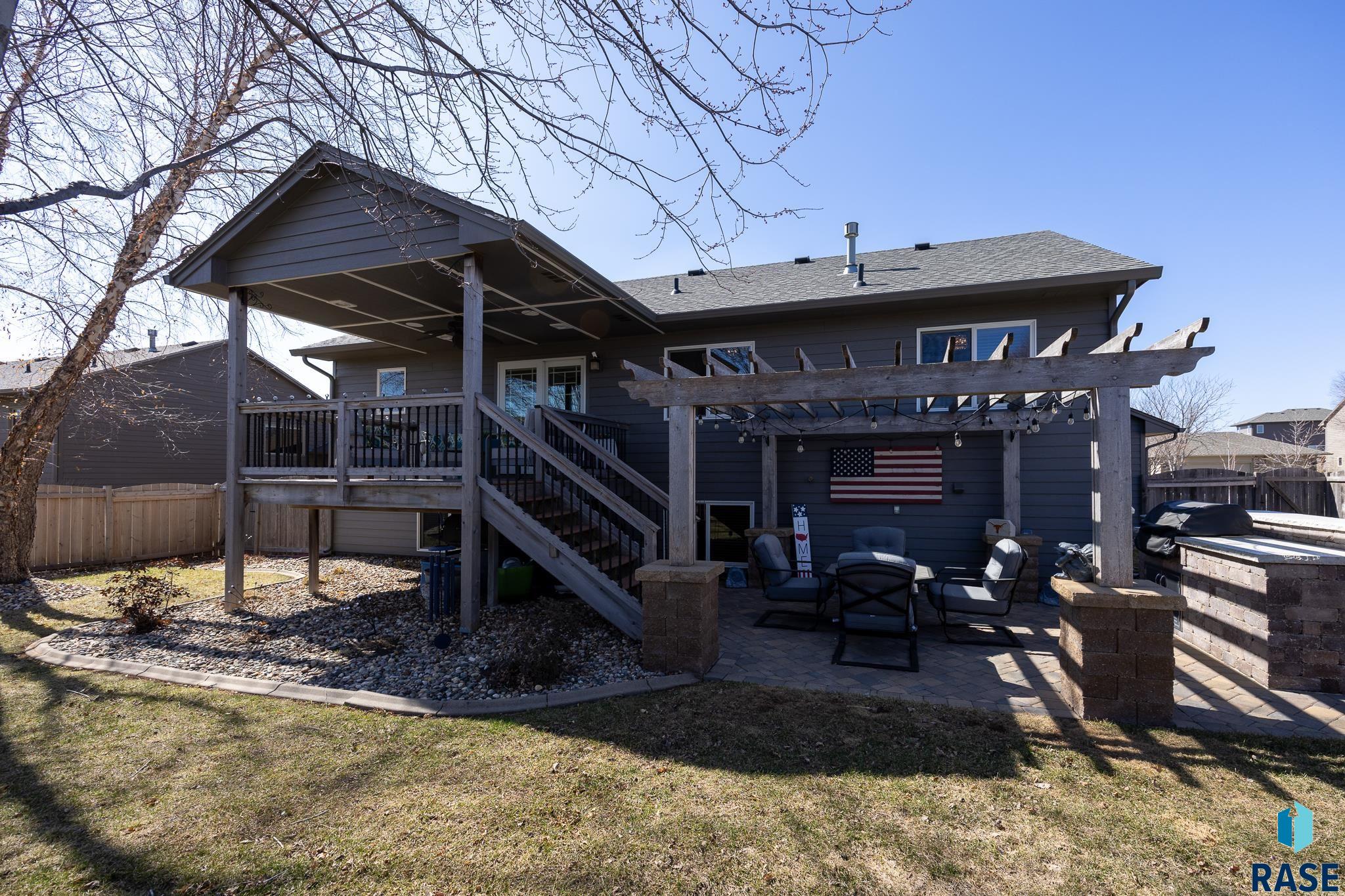 2220 S Villanova Ave