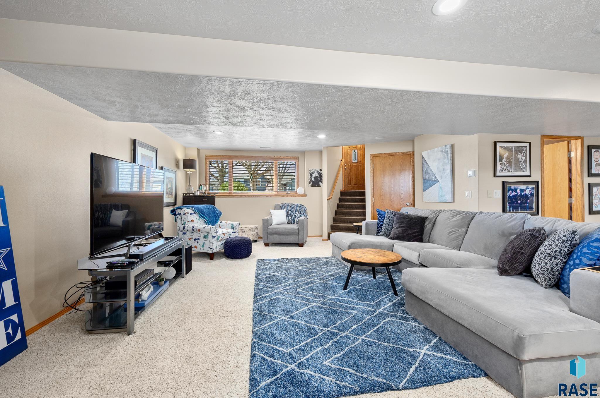 2220 S Villanova Ave