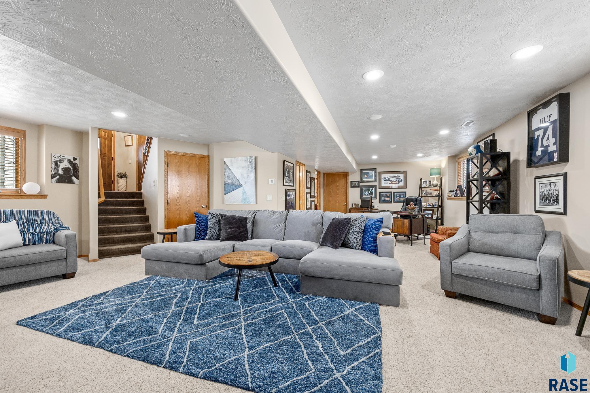 2220 S Villanova Ave