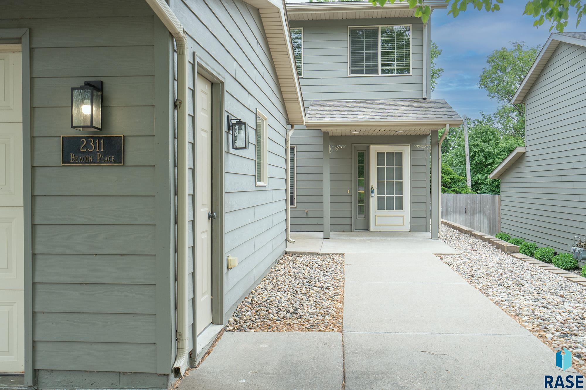2311 E Beacon Pl