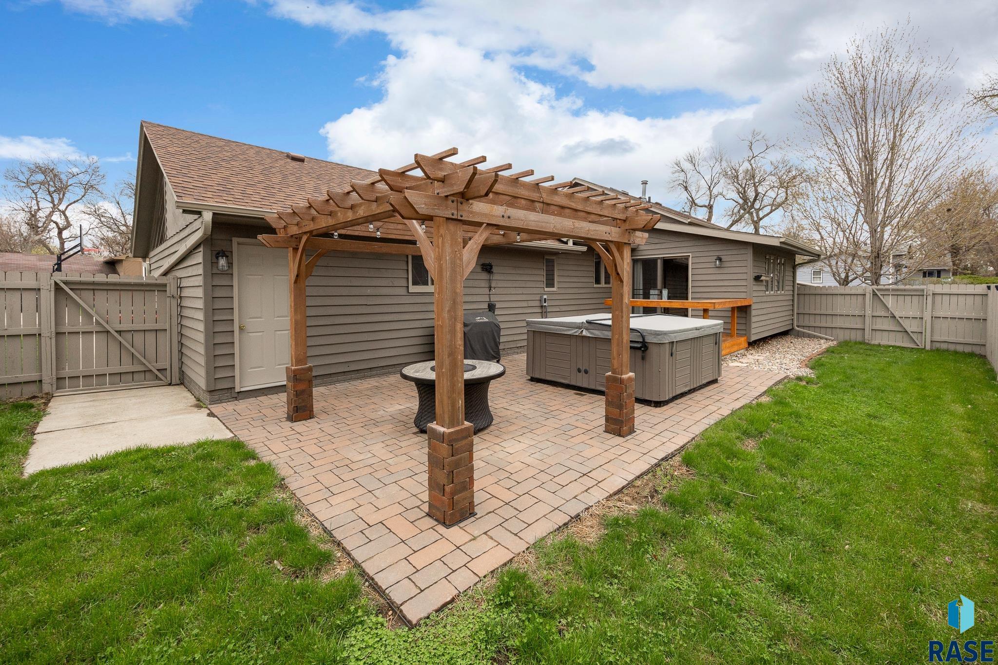 1505 E Sylvan Cir