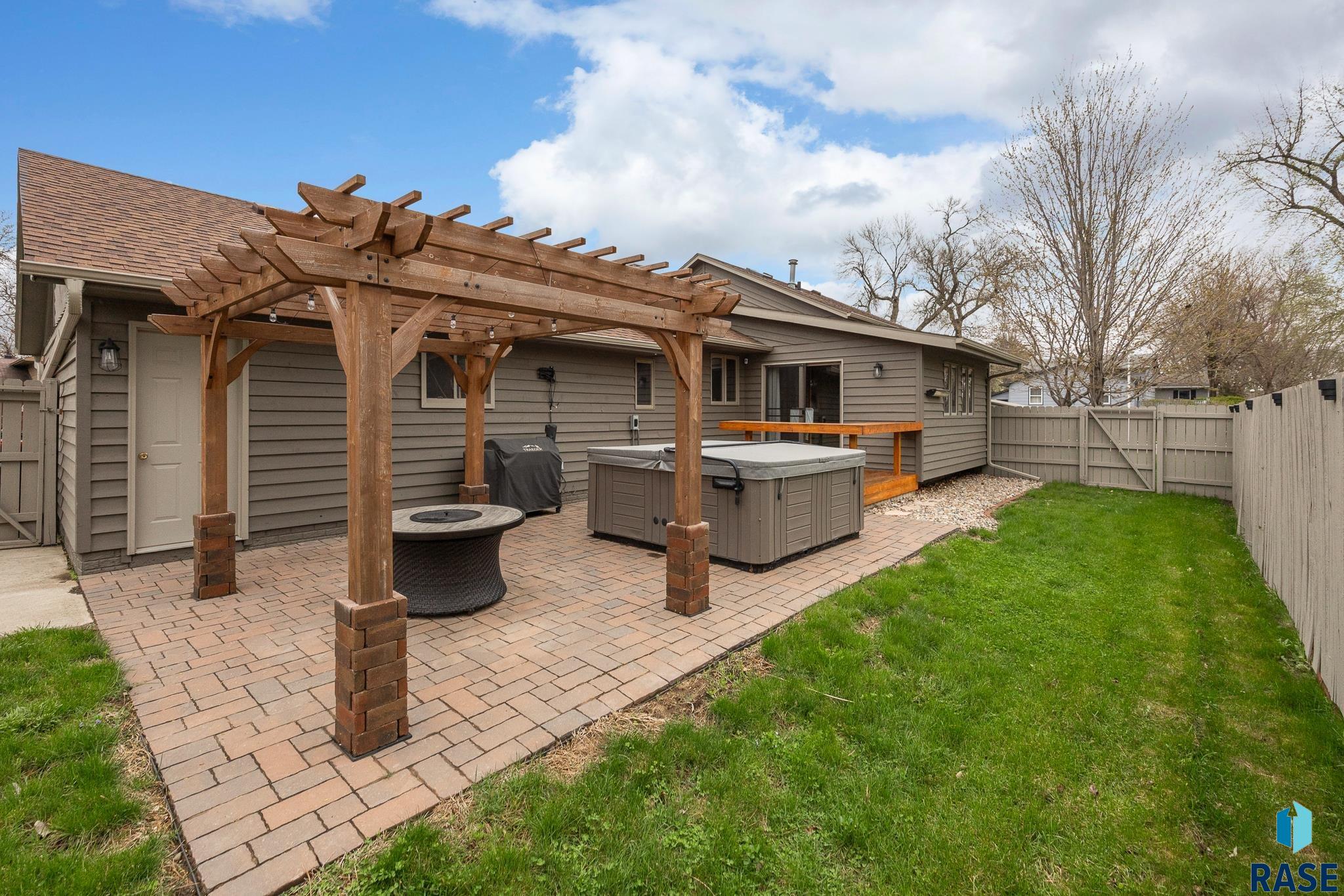 1505 E Sylvan Cir