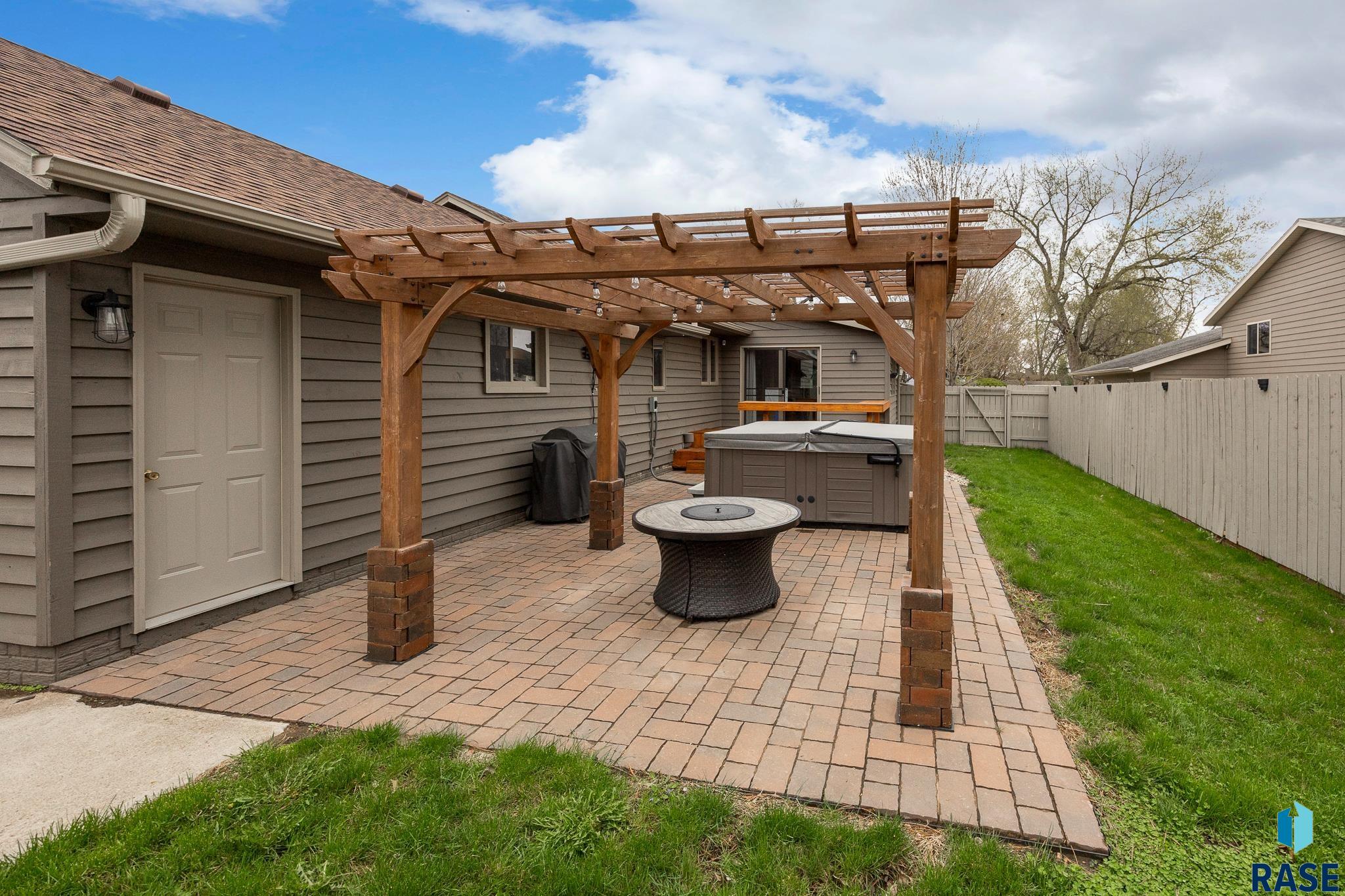 1505 E Sylvan Cir