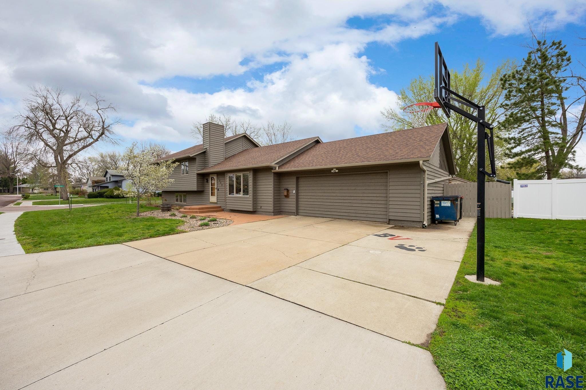 1505 E Sylvan Cir