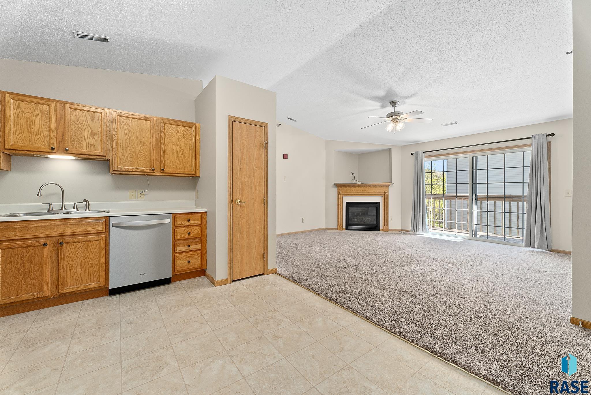 7450 S Louise Ave Unit: 301
