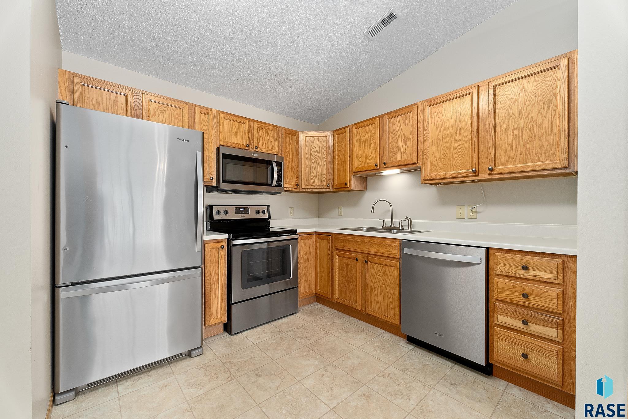 7450 S Louise Ave Unit: 301
