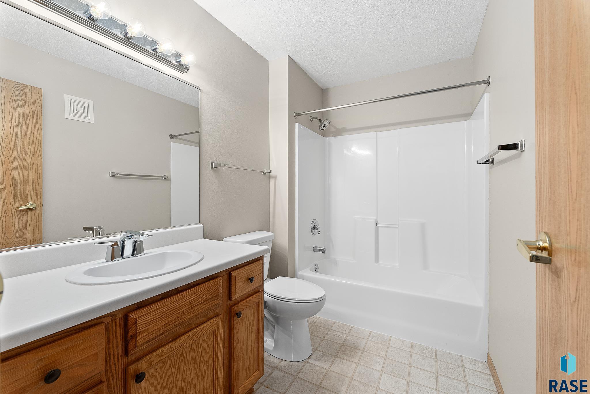7450 S Louise Ave Unit: 301