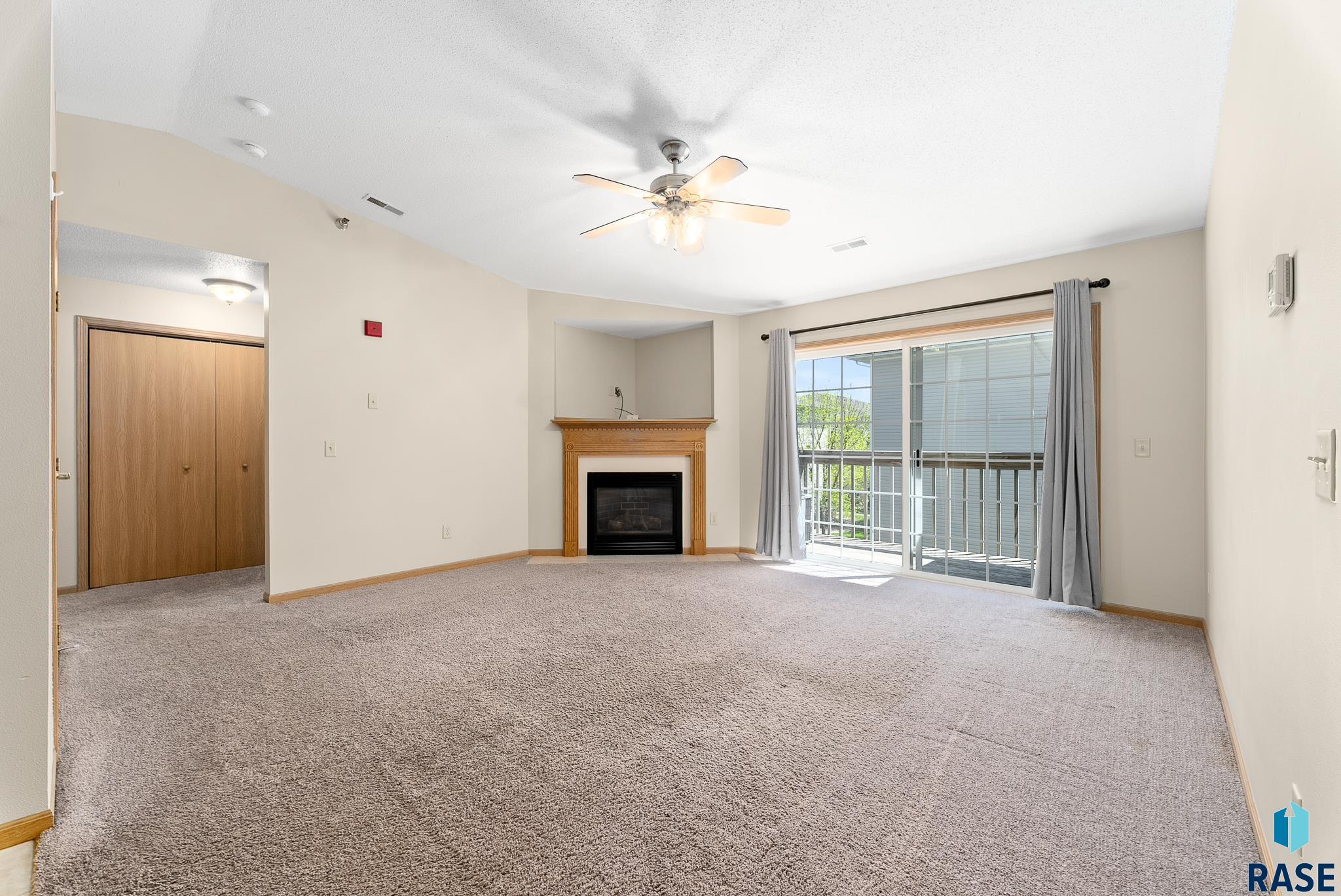 7450 S Louise Ave Unit: 301